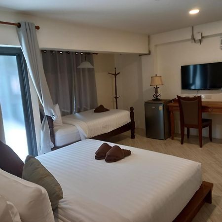 Valentier Cafe And Hotel Chiang Mai Bagian luar foto
