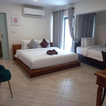 Valentier Cafe And Hotel Chiang Mai Bagian luar foto
