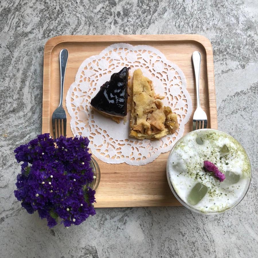 Valentier Cafe And Hotel Chiang Mai Bagian luar foto