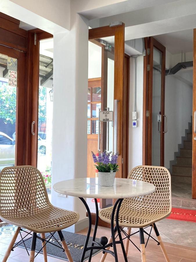 Valentier Cafe And Hotel Chiang Mai Bagian luar foto