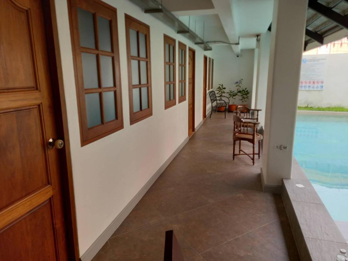 Valentier Cafe And Hotel Chiang Mai Bagian luar foto