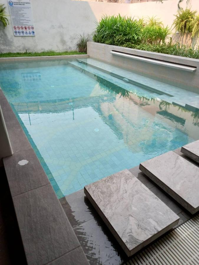 Valentier Cafe And Hotel Chiang Mai Bagian luar foto