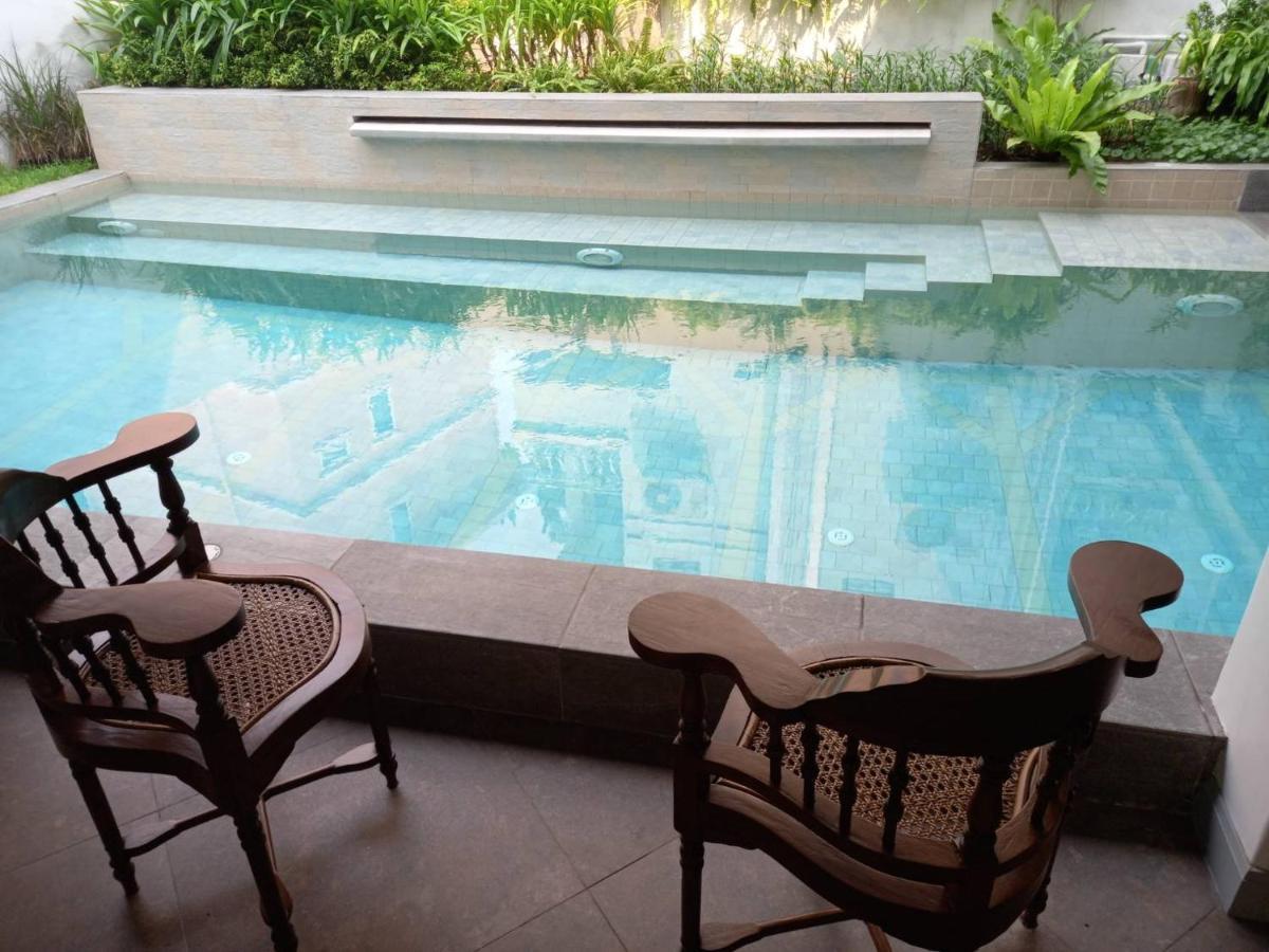 Valentier Cafe And Hotel Chiang Mai Bagian luar foto