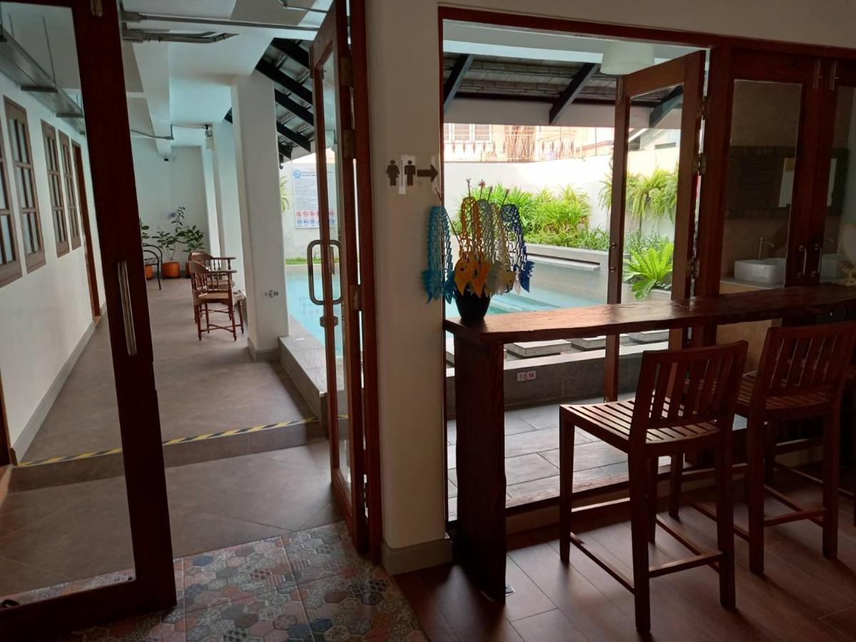 Valentier Cafe And Hotel Chiang Mai Bagian luar foto