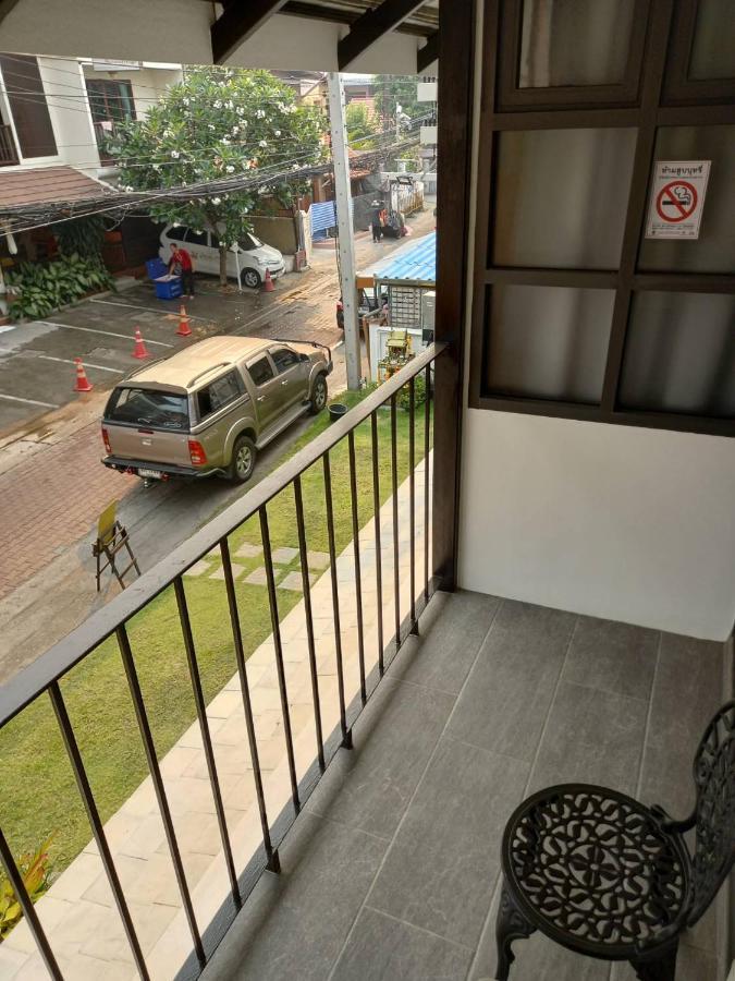 Valentier Cafe And Hotel Chiang Mai Bagian luar foto