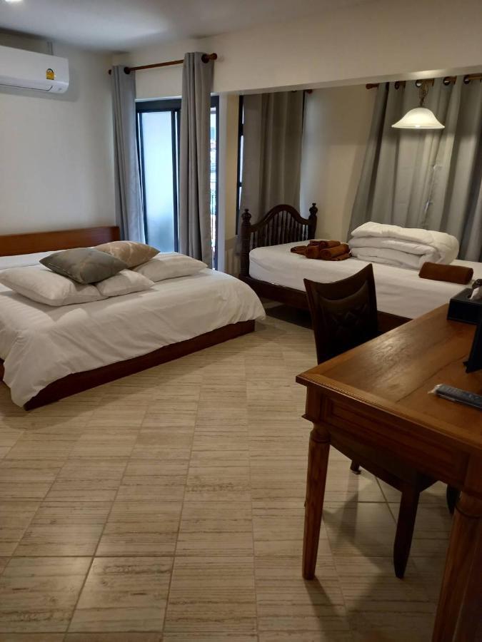Valentier Cafe And Hotel Chiang Mai Bagian luar foto
