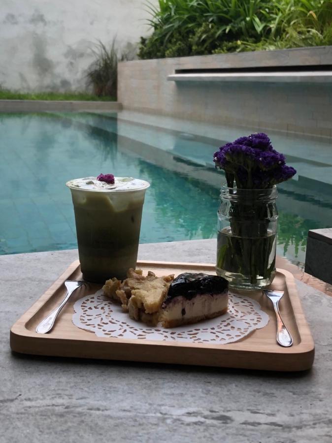 Valentier Cafe And Hotel Chiang Mai Bagian luar foto