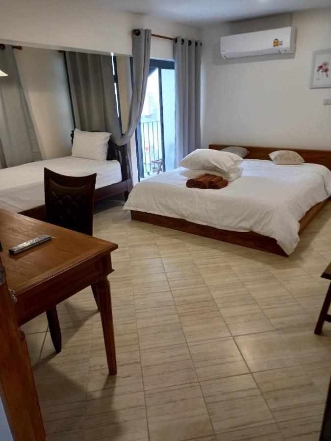 Valentier Cafe And Hotel Chiang Mai Bagian luar foto